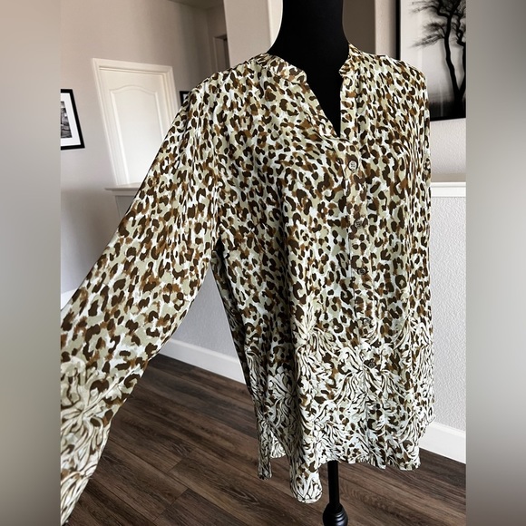 Belle by Kim Gravel Animal Print Blouse Like New - Picture 3 of 8